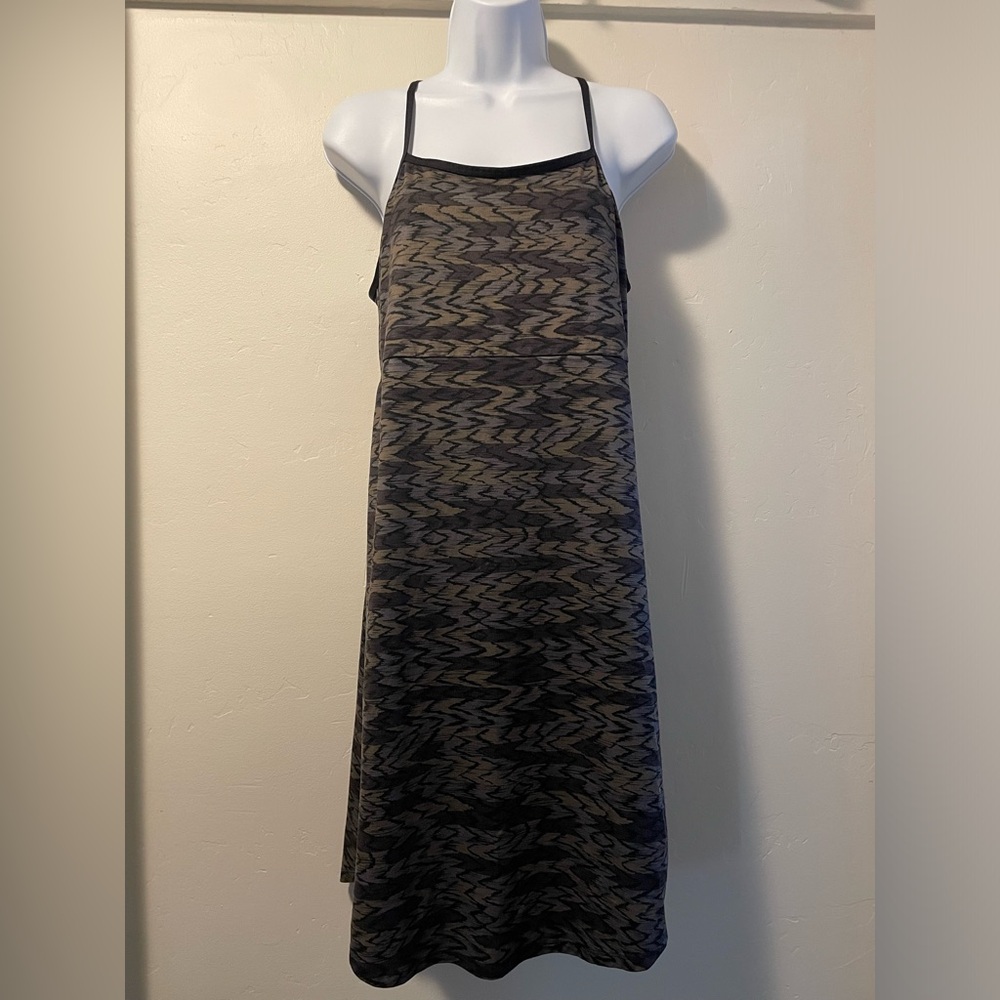 THE NORTH FACE SEXY STRAP BACK WOMEN’S ACTIVE DRESS .Great with sandals sneakers